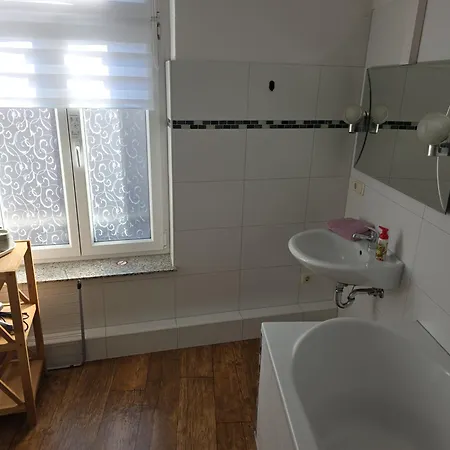 Ferien- Und Gaestewohnung Mit Ac Lägenhet Osterburg